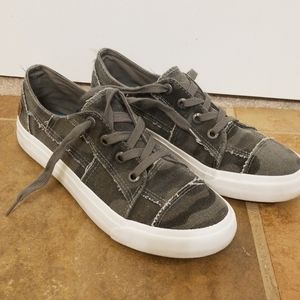 Blowfish womens shoes 9.5 camo